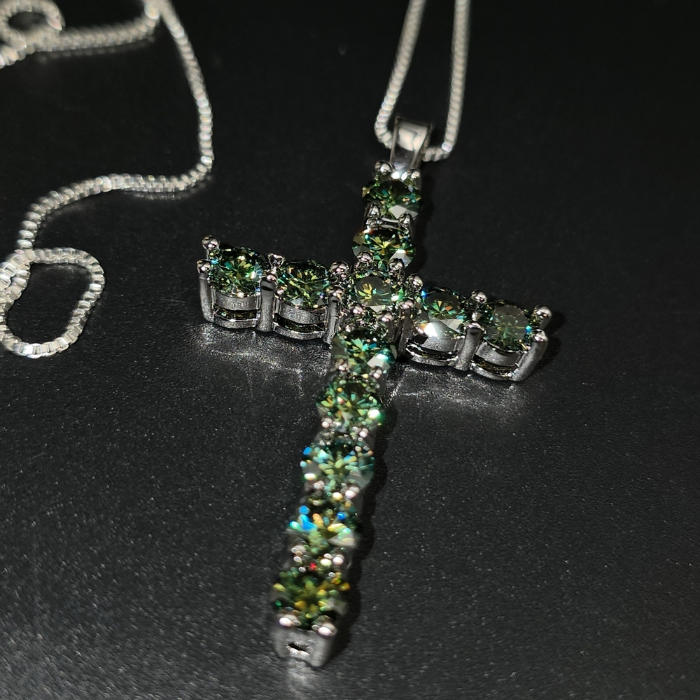 π 5 CTW Green Moissanite Cross Pendant | S925. White Gold Plated | - Picture 8 of 8